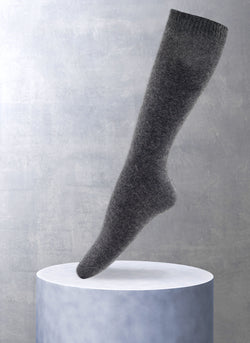 Women's Flat Knit Cashmere Blend Knee High Sock in Charcoal