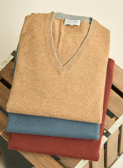 Stacked Image of Men's Melbourne Contrast V-Neck Extra-Fine Pure Merino Wool Sweaters